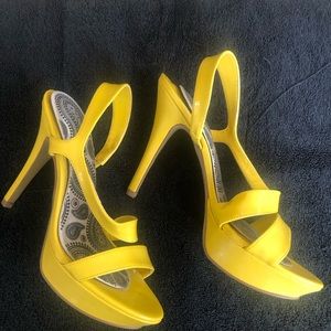 Beautiful yellow dress heels!